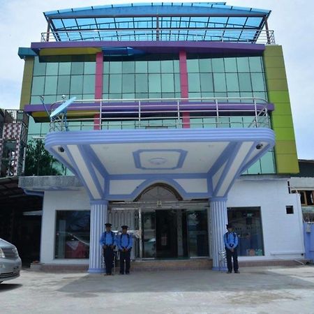 New Golden Forward Hotel Yangon Extérieur photo