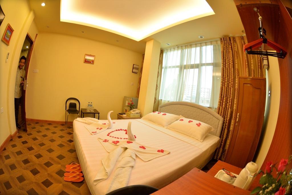 New Golden Forward Hotel Yangon Chambre photo