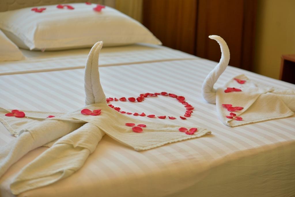 New Golden Forward Hotel Yangon Extérieur photo
