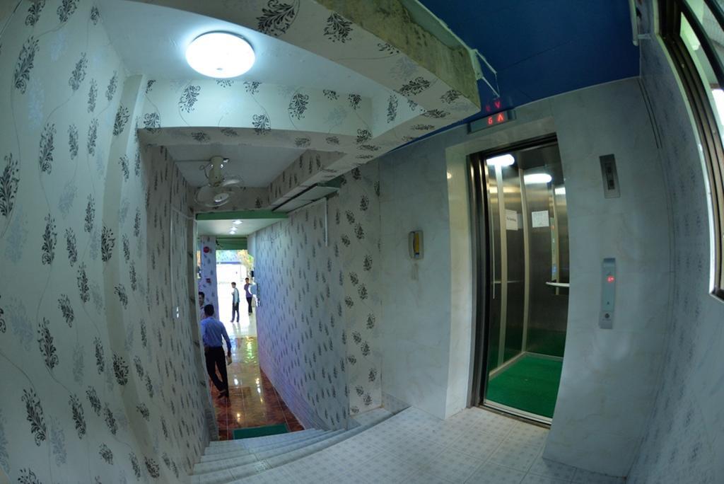 New Golden Forward Hotel Yangon Extérieur photo