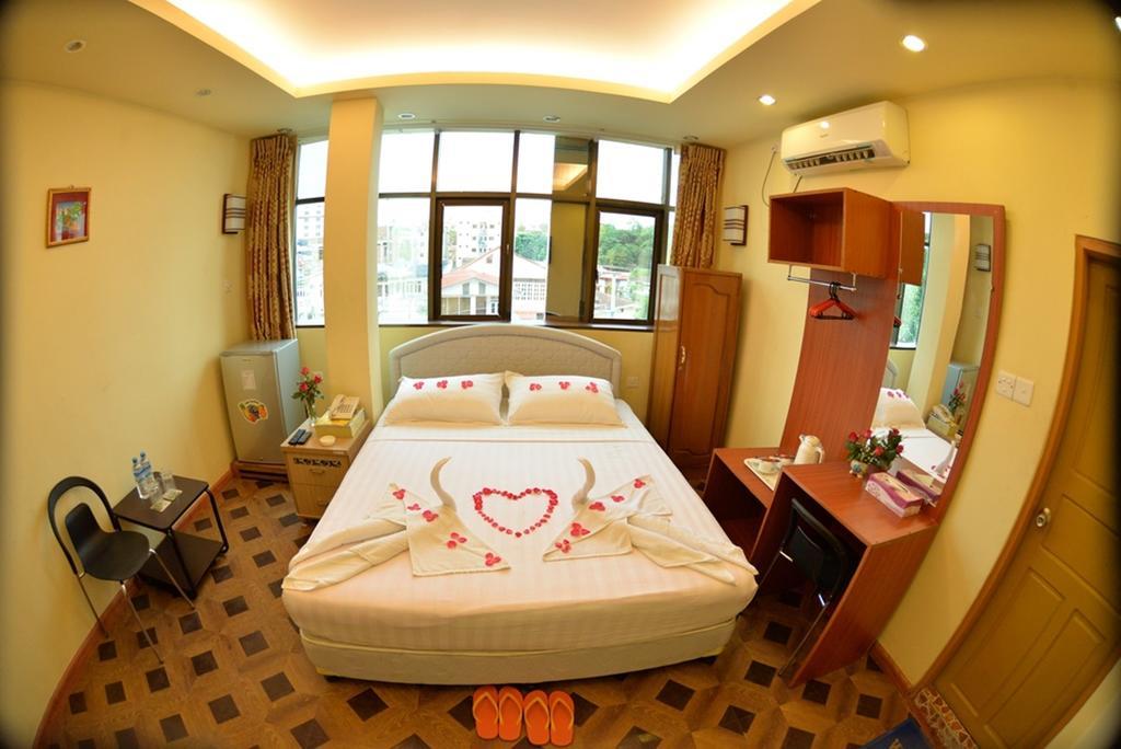 New Golden Forward Hotel Yangon Extérieur photo