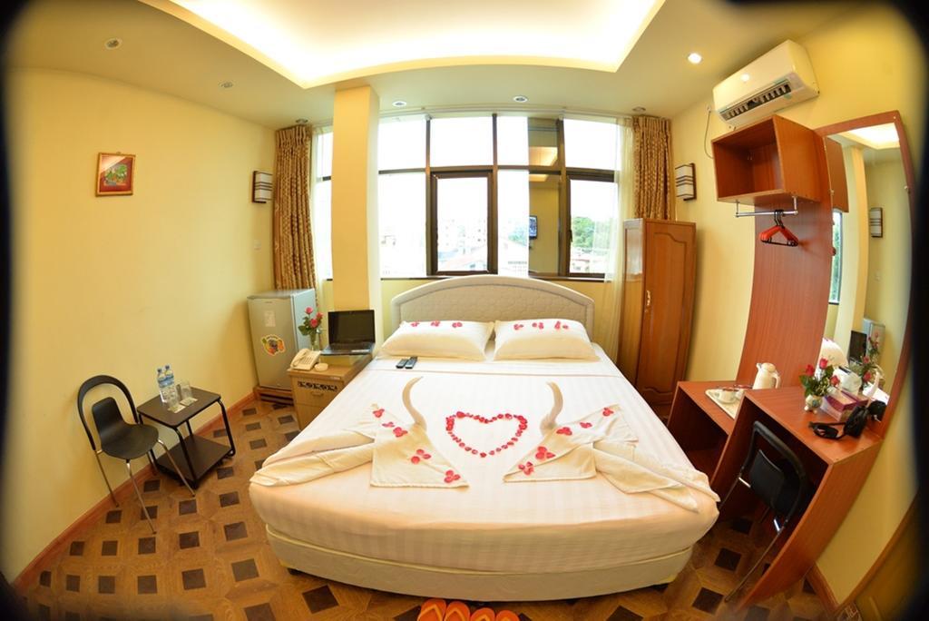 New Golden Forward Hotel Yangon Extérieur photo
