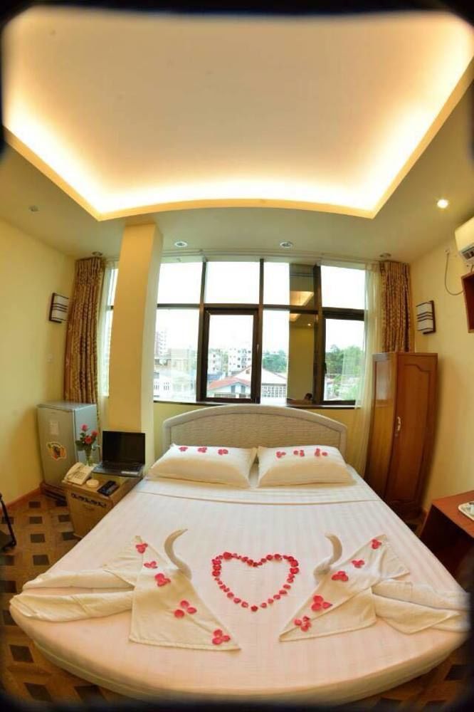 New Golden Forward Hotel Yangon Extérieur photo