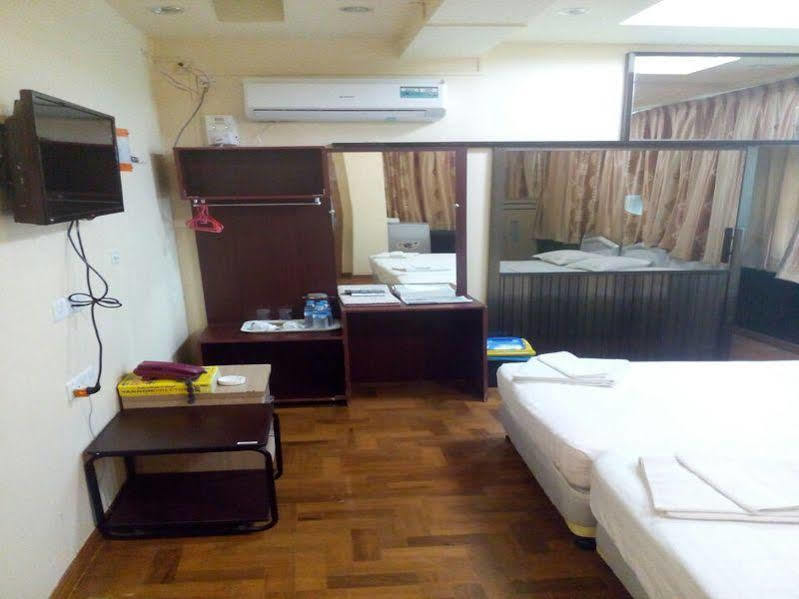 New Golden Forward Hotel Yangon Extérieur photo