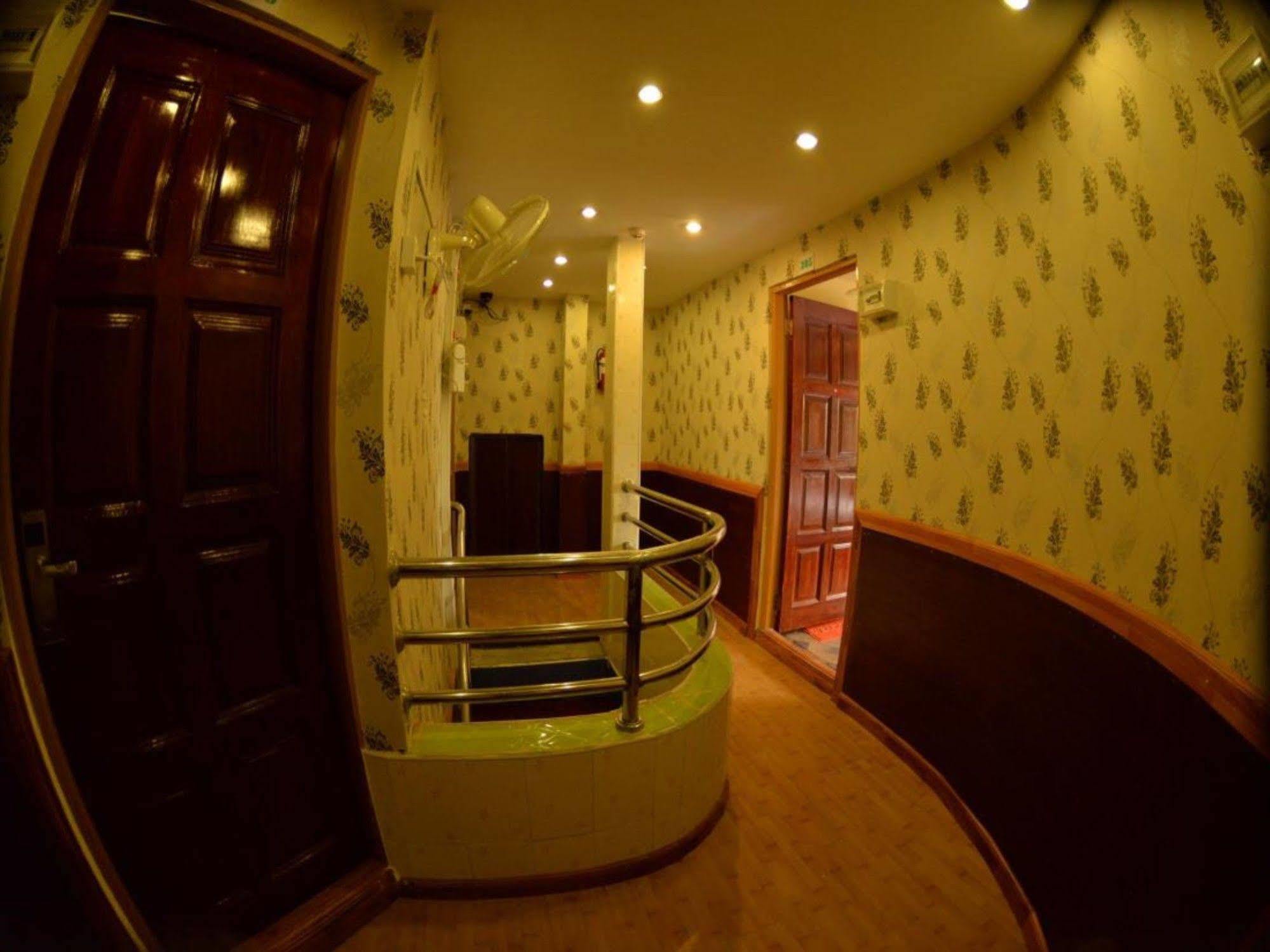 New Golden Forward Hotel Yangon Extérieur photo