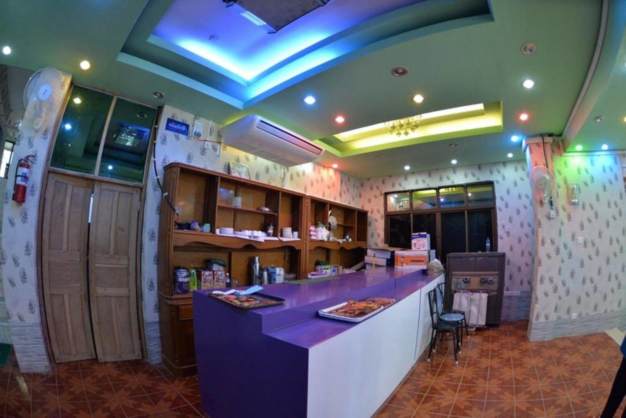 New Golden Forward Hotel Yangon Extérieur photo