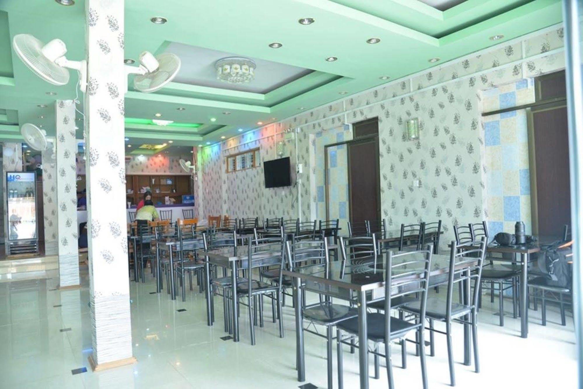 New Golden Forward Hotel Yangon Extérieur photo